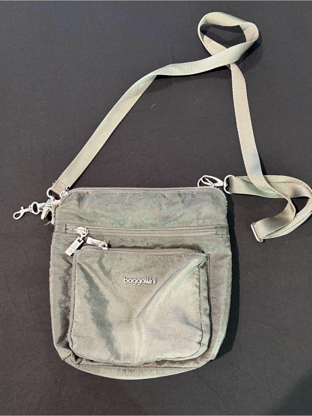 Baggallini olive green crossbody messenger